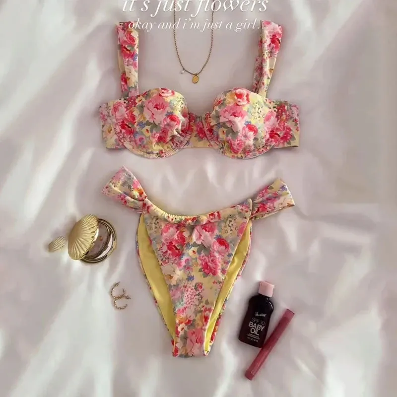 Lovies - Flattering bikini with print